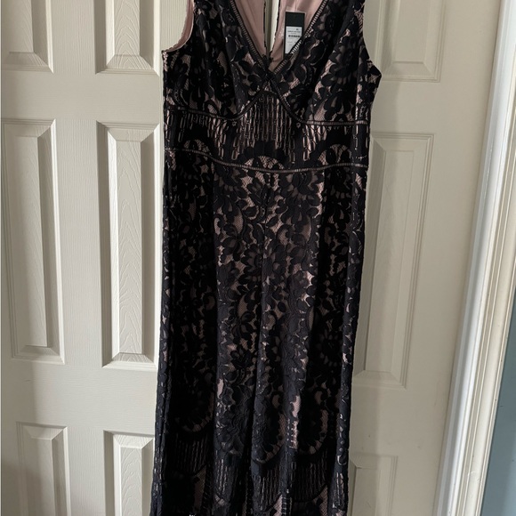 NWT- City Chic Black Lace Jumpsuit (SZ plus Size Small (16) - Picture 2 of 5
